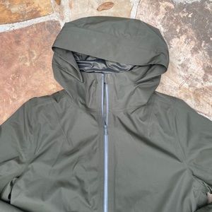 Lululemon rain coat sz 8 forest green